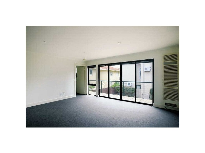 10/14-15  Marine Parade, St Kilda VIC 3182