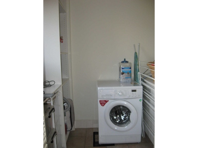 10/14-15  Marine Parade, St Kilda VIC 3182