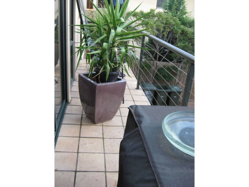 10/14-15  Marine Parade, St Kilda VIC 3182