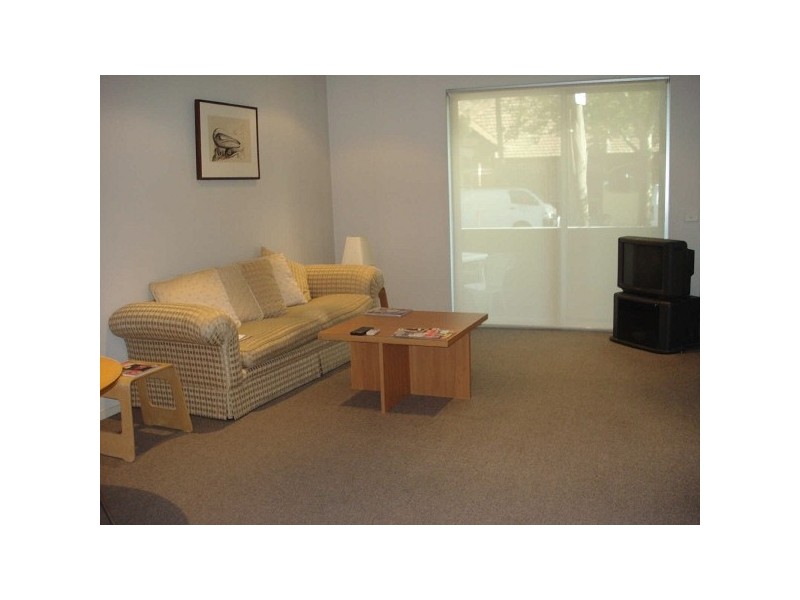 2/220  Barkly Street, St Kilda VIC 3182