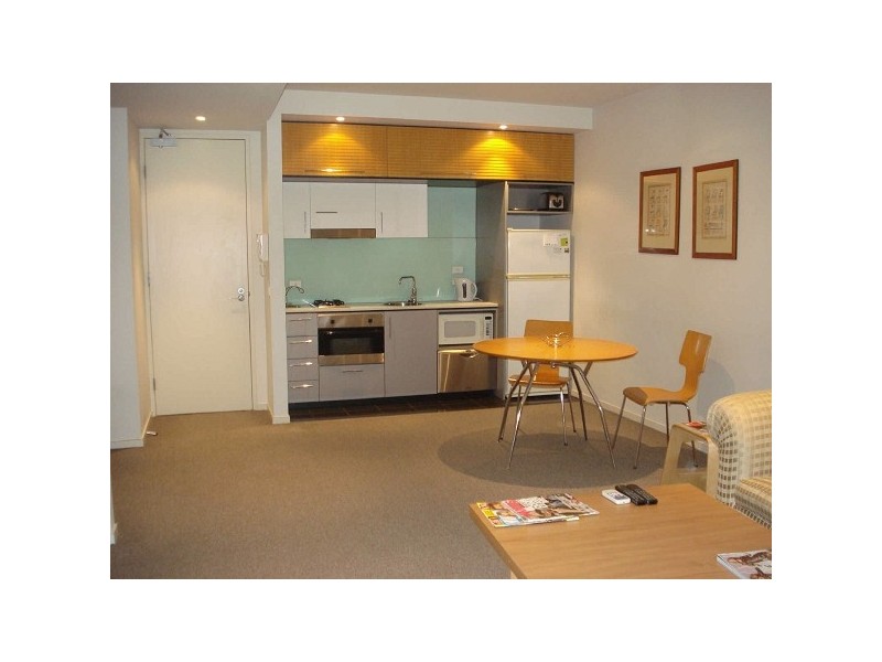 2/220  Barkly Street, St Kilda VIC 3182