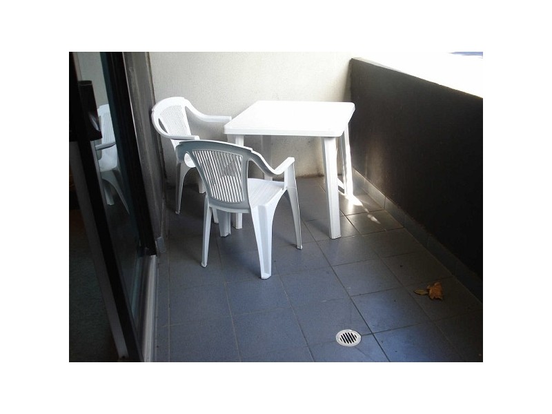 2/220  Barkly Street, St Kilda VIC 3182