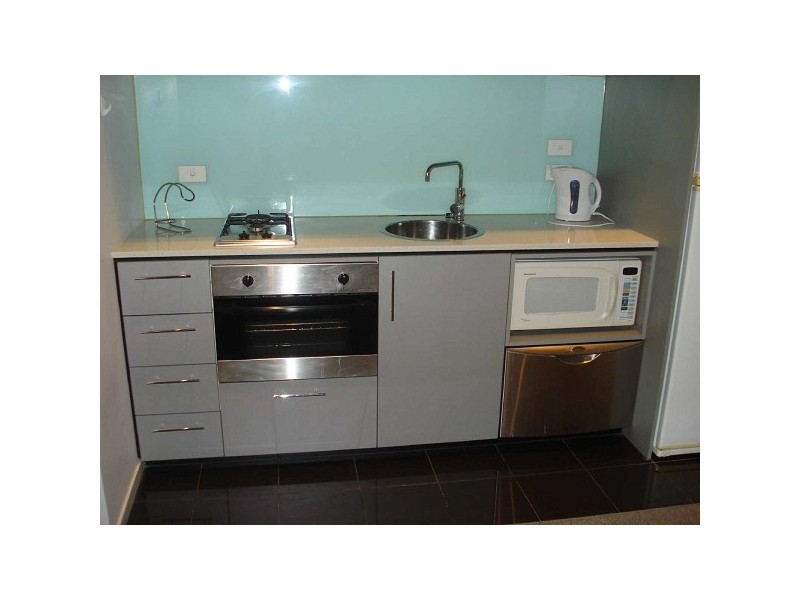 2/220  Barkly Street, St Kilda VIC 3182