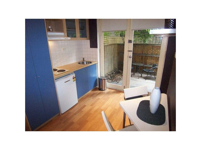 4/15  Acland Street, St Kilda VIC 3182