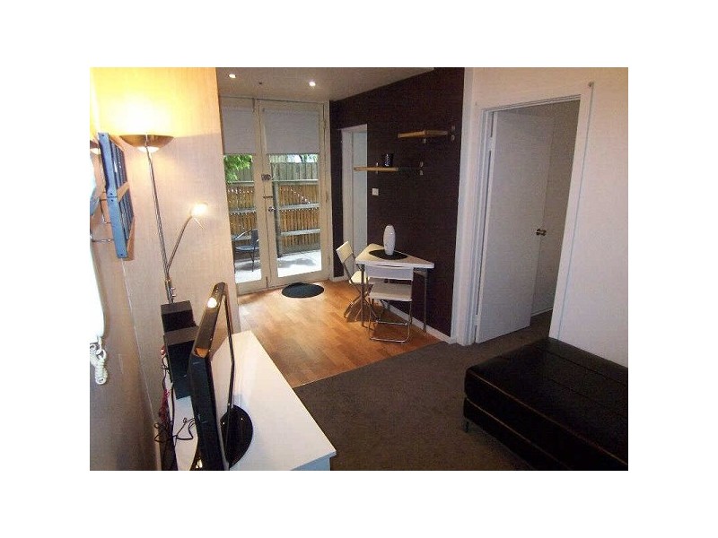 4/15  Acland Street, St Kilda VIC 3182