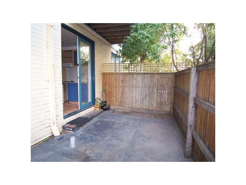 4/15  Acland Street, St Kilda VIC 3182