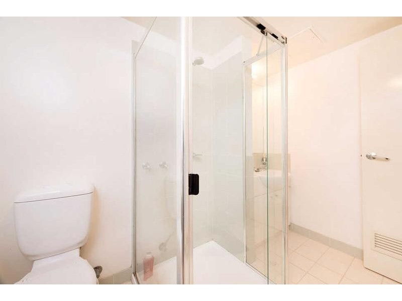 13/12  Acland Street, St Kilda VIC 3182