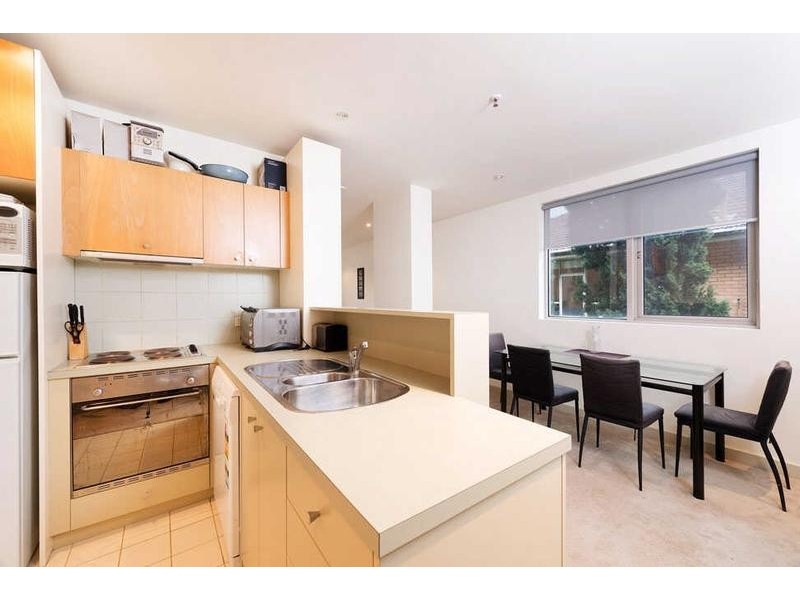 13/12  Acland Street, St Kilda VIC 3182