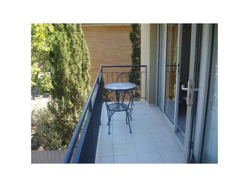 13/12  Acland Street, St Kilda VIC 3182