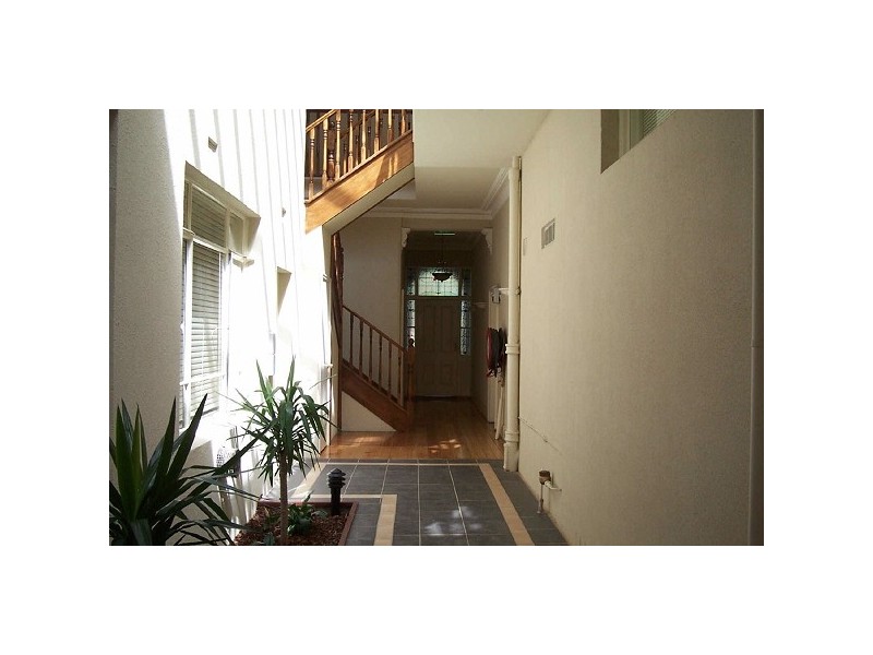 2/18  Charnwood Cresent, St Kilda VIC 3182