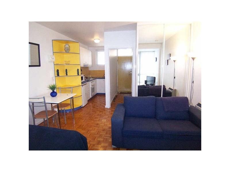 11/4  Alfred Square, St Kilda VIC 3182