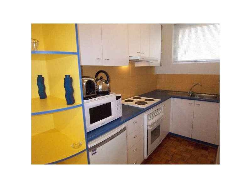 11/4  Alfred Square, St Kilda VIC 3182