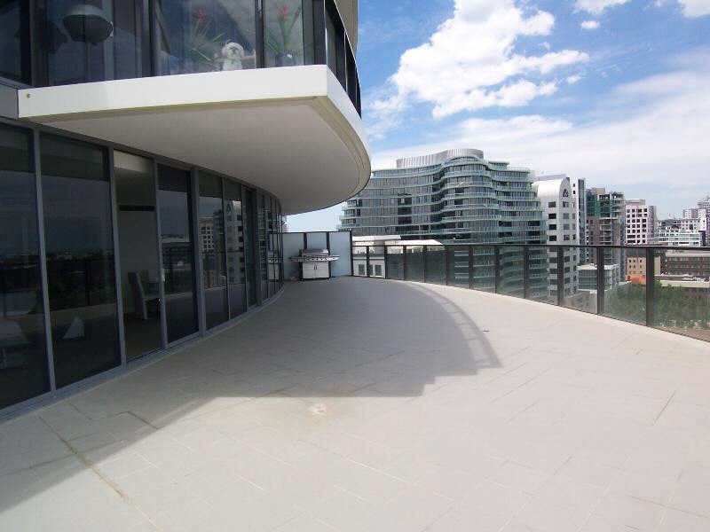 1008/55  Queens Road, Melbourne VIC 3004