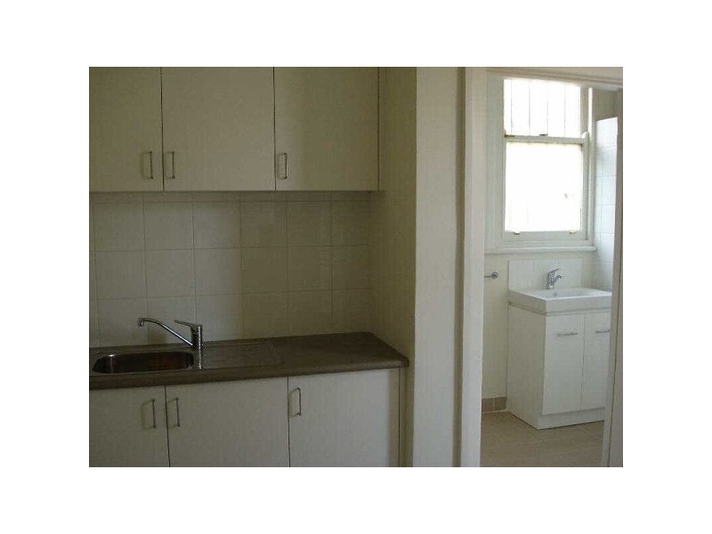 8/28  Grey Street, St Kilda VIC 3182