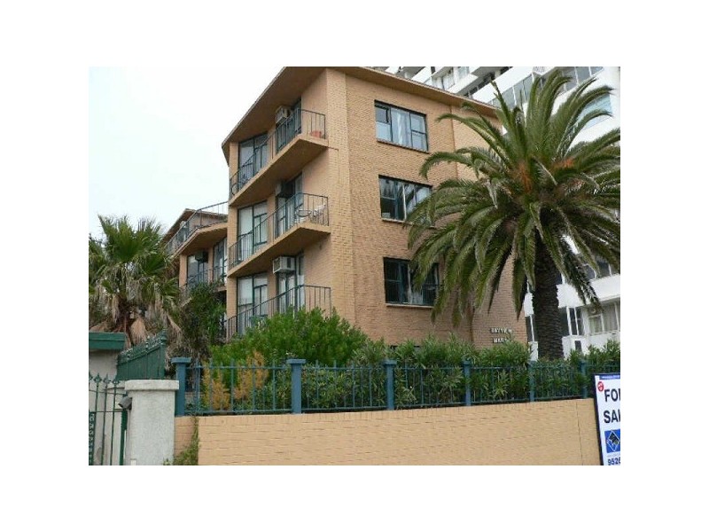 22/11  Marine Parade, St Kilda VIC 3182