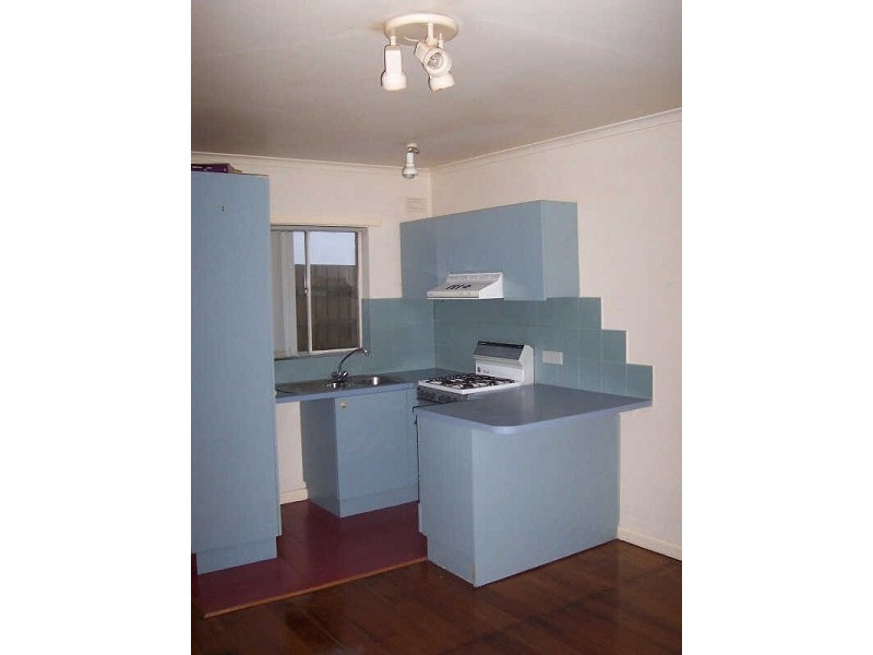 22/11  Marine Parade, St Kilda VIC 3182