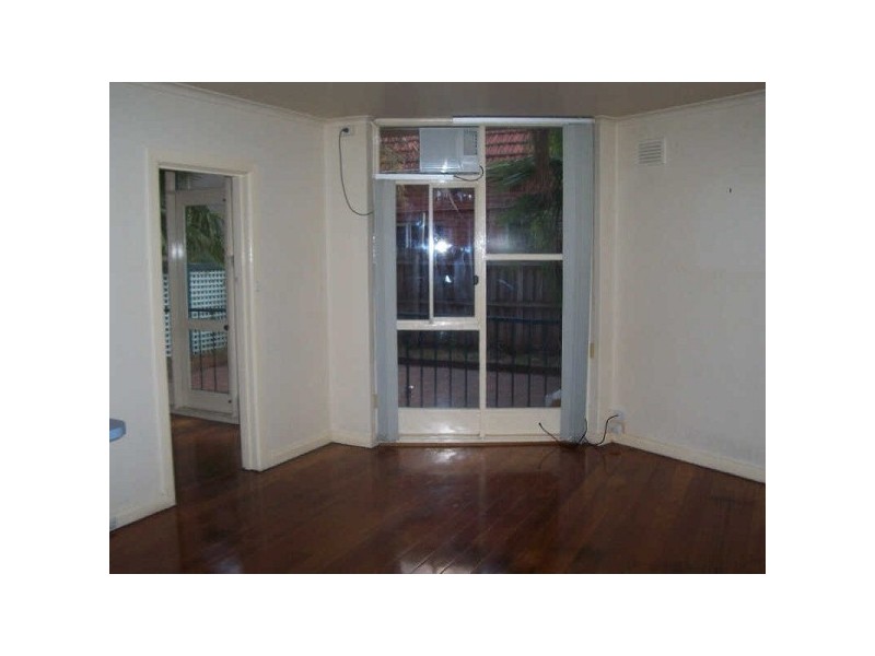 22/11  Marine Parade, St Kilda VIC 3182