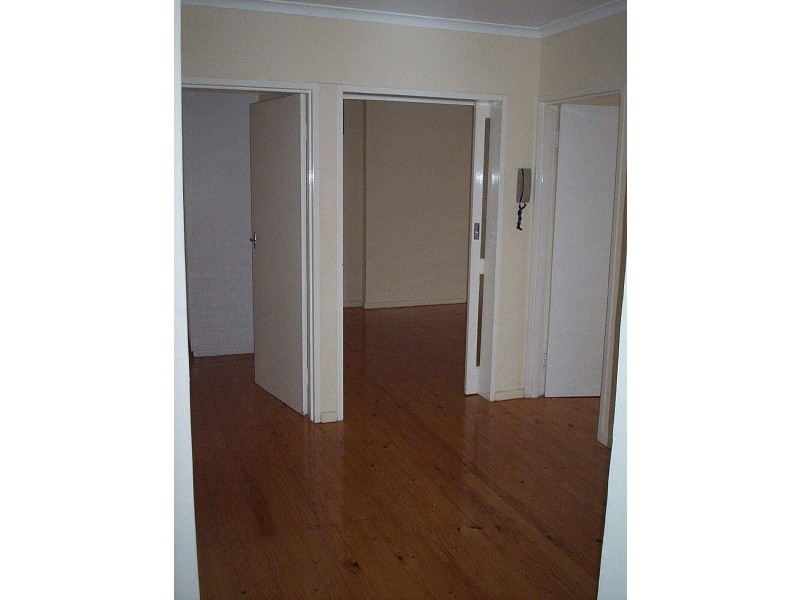 11/8  Robe Street, St Kilda VIC 3182