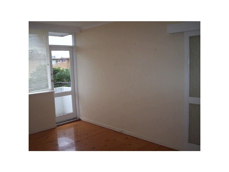 11/8  Robe Street, St Kilda VIC 3182