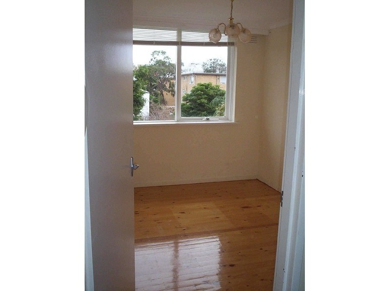 11/8  Robe Street, St Kilda VIC 3182