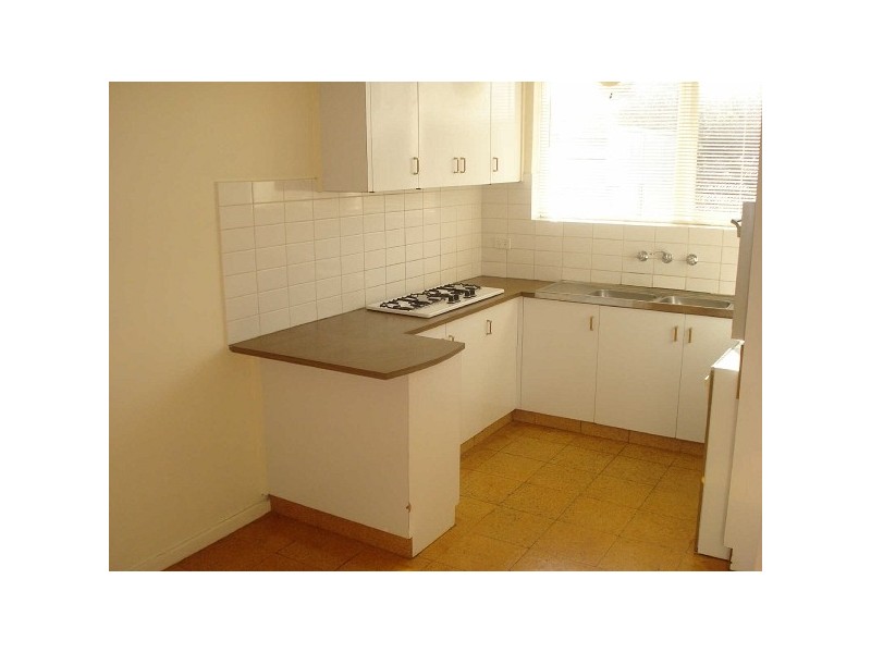 11/8  Robe Street, St Kilda VIC 3182