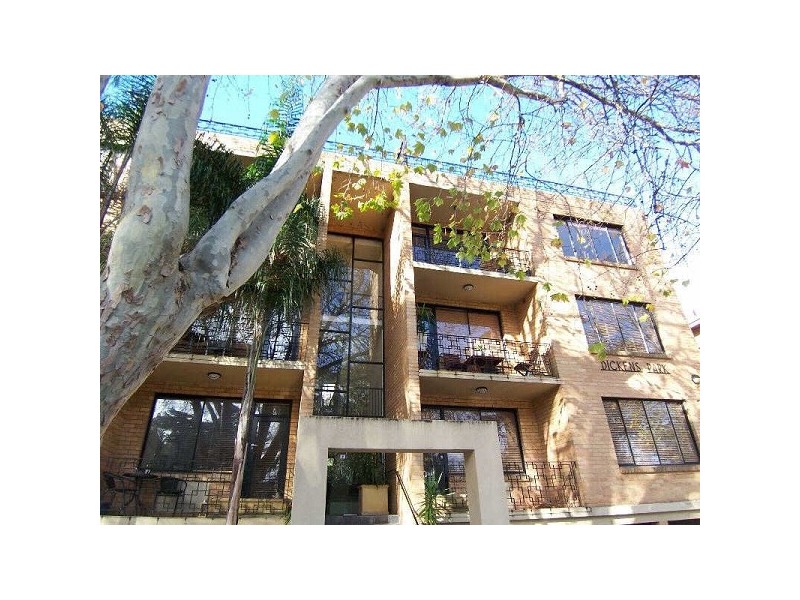 2/27  Dickens Street, Elwood VIC 3184