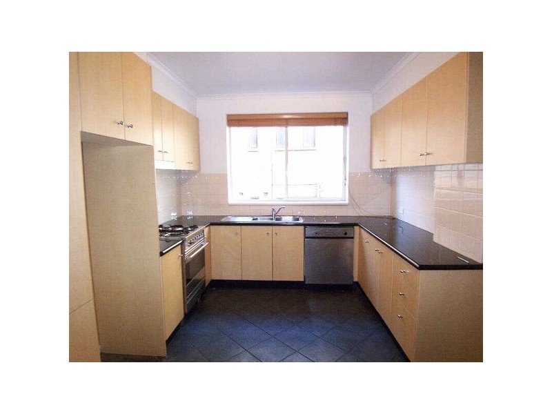 2/27  Dickens Street, Elwood VIC 3184