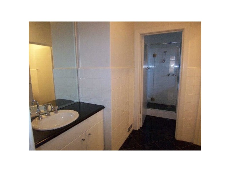 2/27  Dickens Street, Elwood VIC 3184