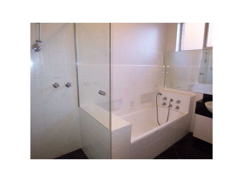 2/27  Dickens Street, Elwood VIC 3184