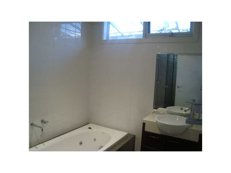 2/1  Draper Street, Mckinnon VIC 3204