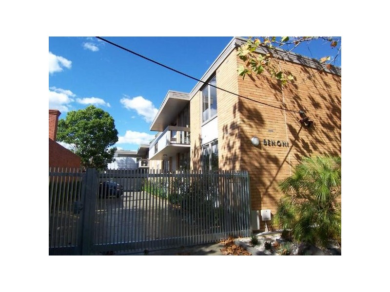 2/21  Kingsley Street, Elwood VIC 3184