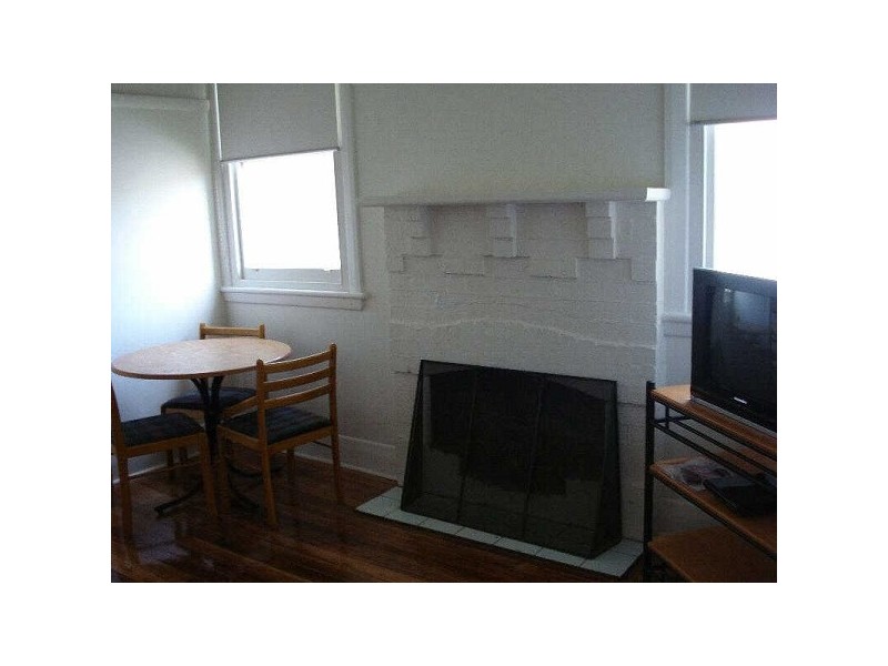 8/28  Grey Street, St Kilda VIC 3182