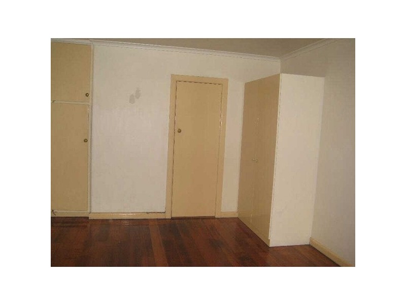 22/11  Marine Parade, St Kilda VIC 3182