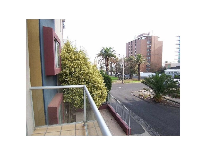 11/4  Alfred Square, St Kilda VIC 3182