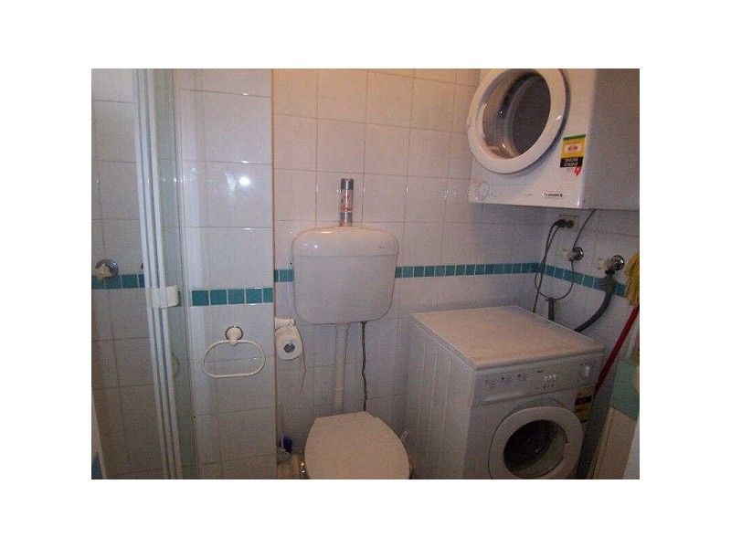 11/4  Alfred Square, St Kilda VIC 3182