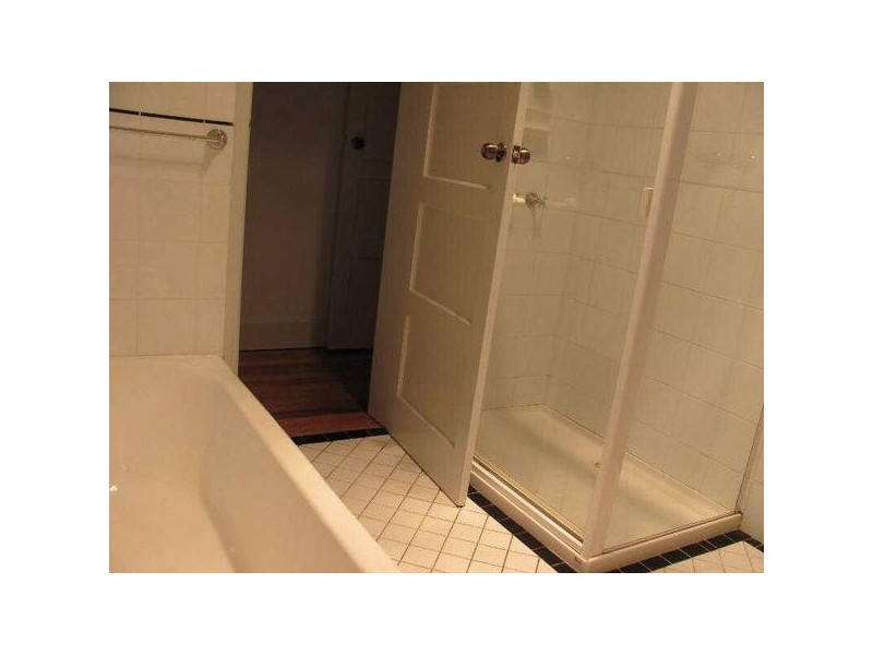 2/23a  The Esplanade, St Kilda VIC 3182