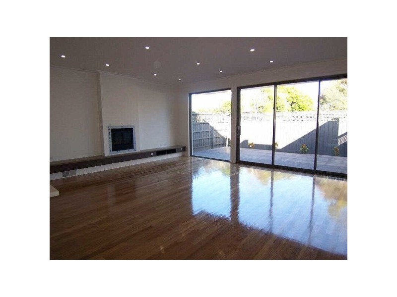 33B  Carlingford Street,, Elsternwick VIC 3185