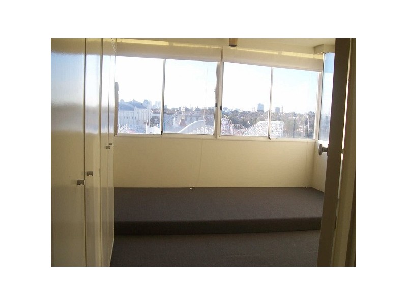 7D/12  Marine Parade, St Kilda VIC 3182