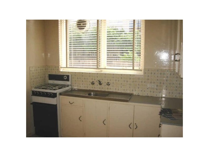 12/19  Pine Avenue, Elwood VIC 3184