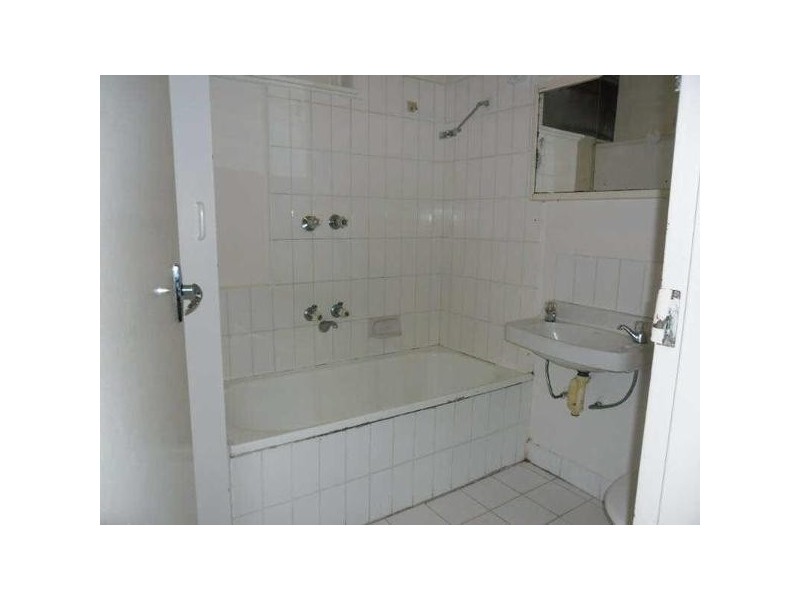 3/240  Barkly Street, St Kilda VIC 3182