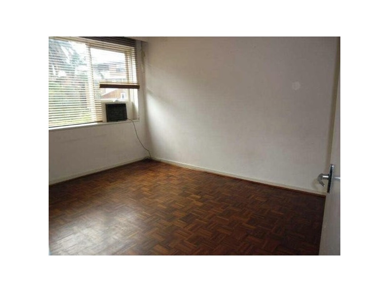 3/240  Barkly Street, St Kilda VIC 3182