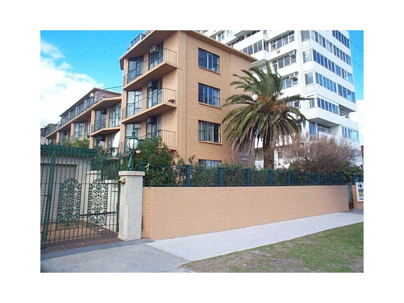 27/11  Marine Parade, St Kilda VIC 3182