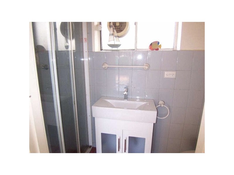 27/11  Marine Parade, St Kilda VIC 3182