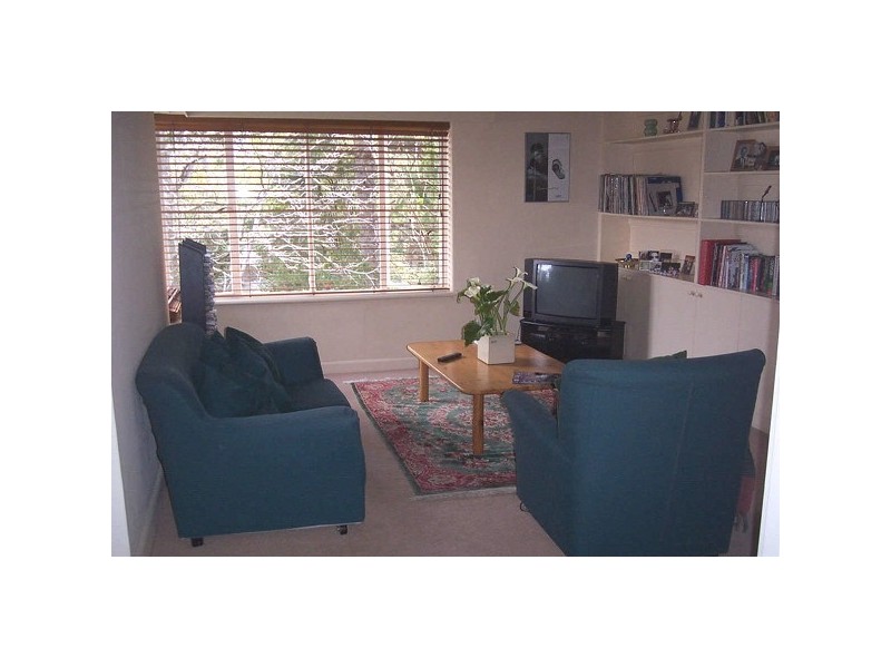 9/4  Dickens Street, Elwood VIC 3184