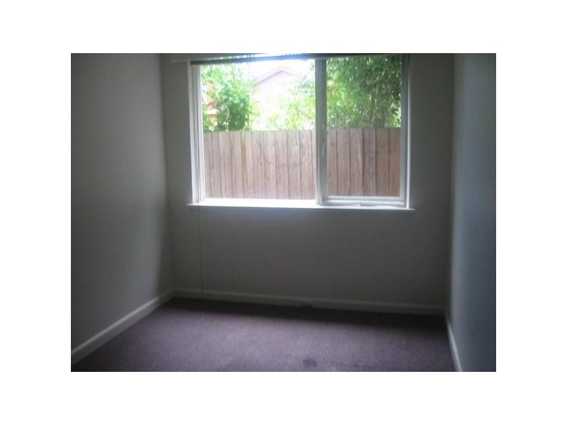 2/2  Rothesay Avenue, Elwood VIC 3184