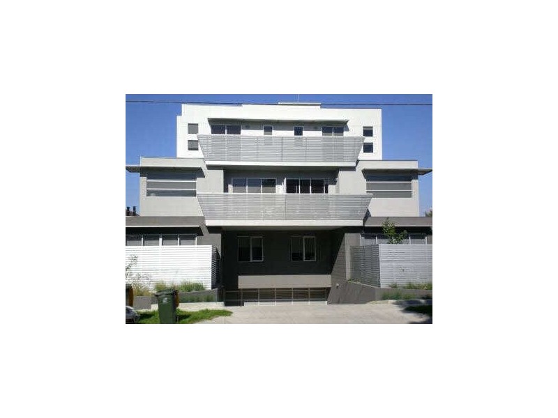 8/15  Truganini Road, Carnegie VIC 3163