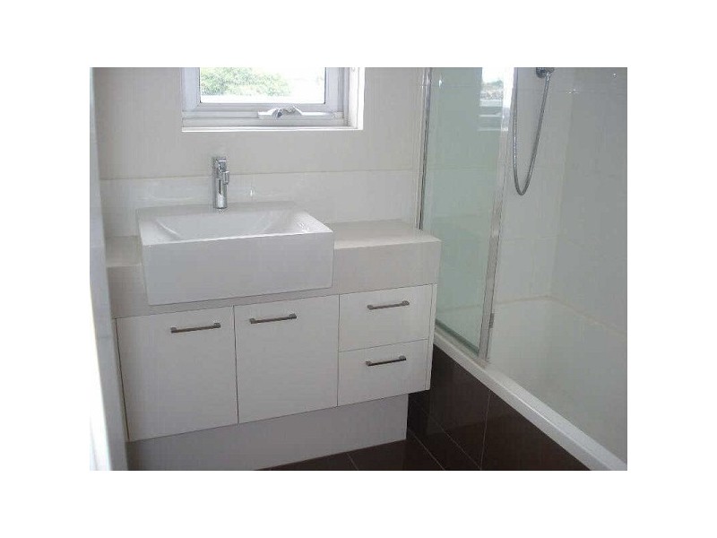 8/15  Truganini Road, Carnegie VIC 3163