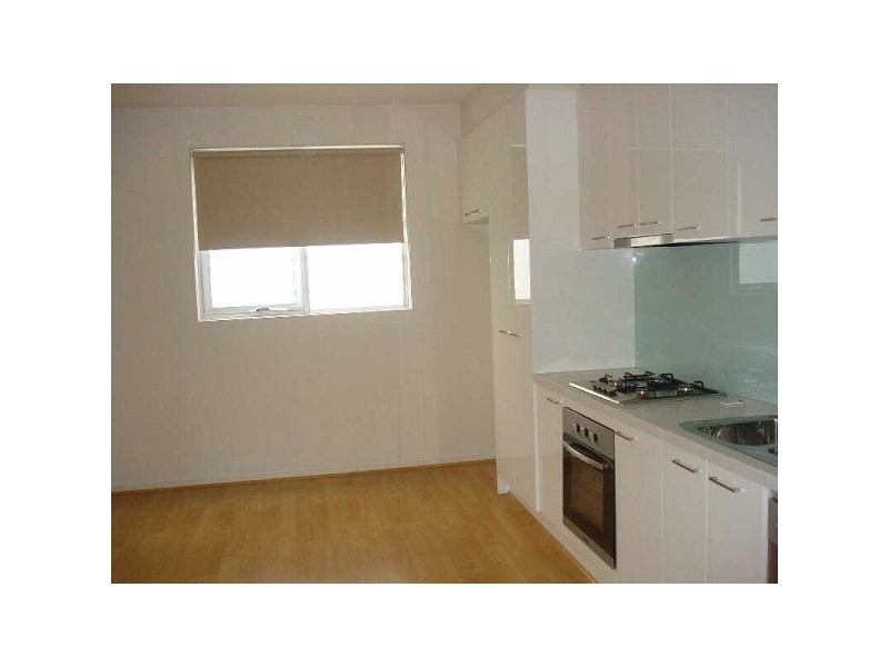 8/15  Truganini Road, Carnegie VIC 3163