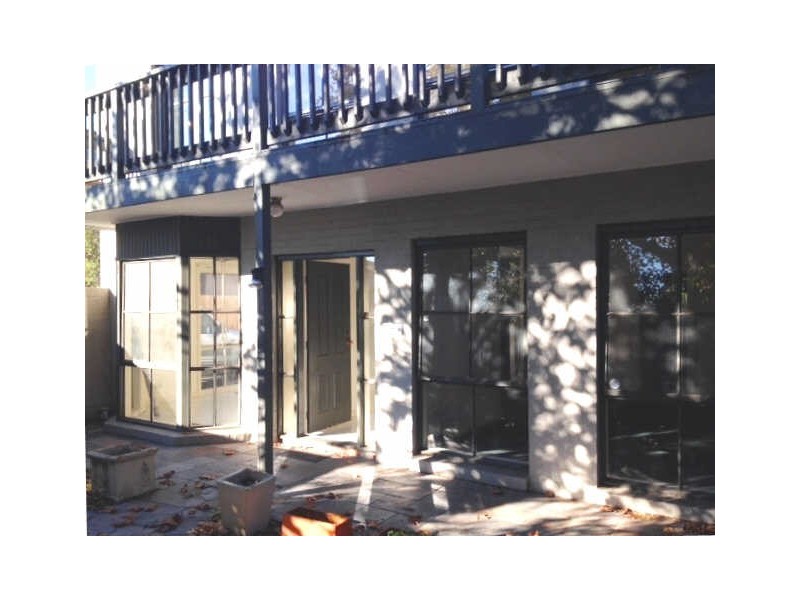 1/246  Dandenong Road, St Kilda VIC 3182