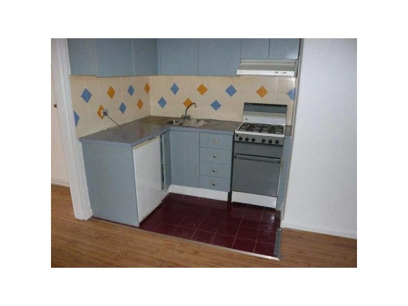 6/11  Marine Pde, St Kilda VIC 3182